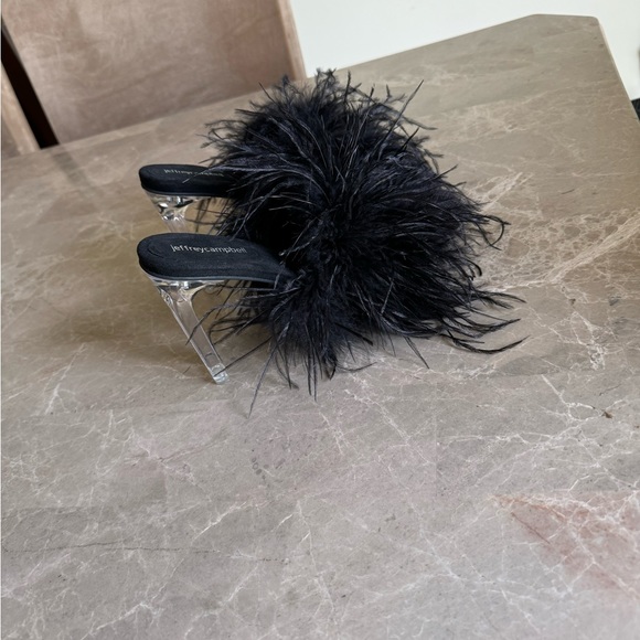 Gorgeous heels 🖤 - Picture 2 of 4